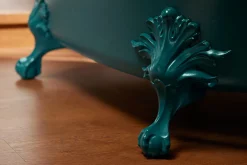 Ball-and-claw feet