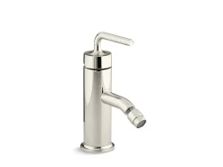 Horizontal swivel spray aerator bidet faucet with straight lever handle