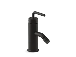 Horizontal swivel spray aerator bidet faucet with straight lever handle