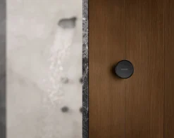 Remote on/off button for digital thermostatic valve