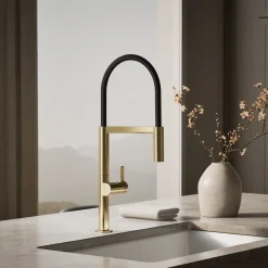 Semi-professional kitchen sink faucet with two-function sprayhead