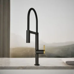 Semi-professional kitchen sink faucet with two-function sprayhead