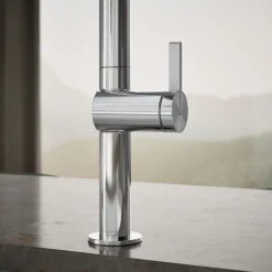 Semi-professional kitchen sink faucet with two-function sprayhead