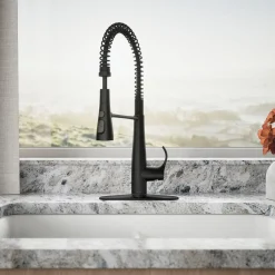 Semi-professional kitchen sink faucet with three-function sprayhead