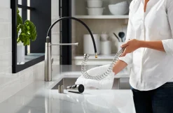 Semi-professional kitchen sink faucet with three-function sprayhead