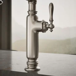 Semi-professional kitchen sink faucet with three-function sprayhead