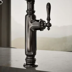 Semi-professional kitchen sink faucet with three-function sprayhead