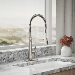 Semi-professional kitchen sink faucet with three-function sprayhead