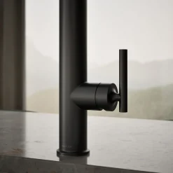 Semi-professional kitchen sink faucet with three-function sprayhead