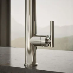 Semi-professional kitchen sink faucet with three-function sprayhead
