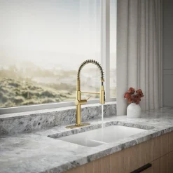 Semi-professional kitchen sink faucet with three-function sprayhead