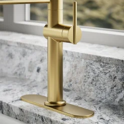 Semi-professional kitchen sink faucet with three-function sprayhead