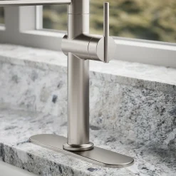 Semi-professional kitchen sink faucet with three-function sprayhead