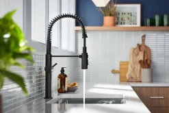 Semi-professional kitchen sink faucet with three-function sprayhead