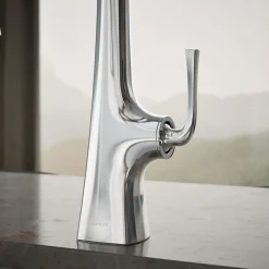 Semi-professional kitchen sink faucet with three-function sprayhead