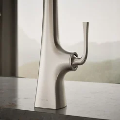 Semi-professional kitchen sink faucet with three-function sprayhead