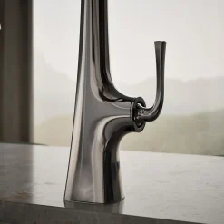 Semi-professional kitchen sink faucet with three-function sprayhead