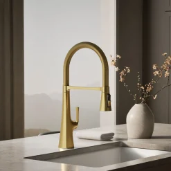 Semi-professional kitchen sink faucet with three-function sprayhead