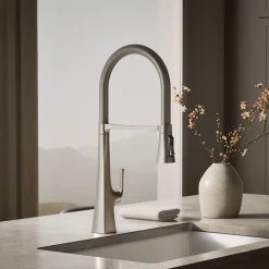 Semi-professional kitchen sink faucet with three-function sprayhead