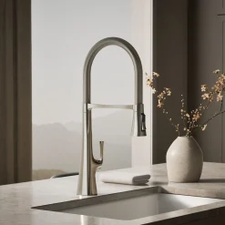 Semi-professional kitchen sink faucet with three-function sprayhead