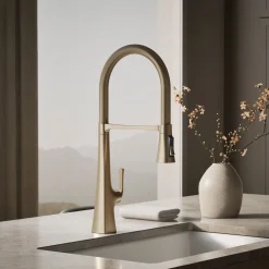 Semi-professional kitchen sink faucet with three-function sprayhead