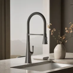 Semi-professional kitchen sink faucet with three-function sprayhead