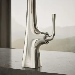 Semi-professional kitchen sink faucet with three-function sprayhead