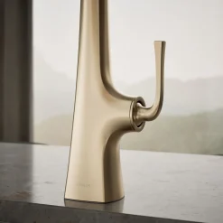 Semi-professional kitchen sink faucet with three-function sprayhead
