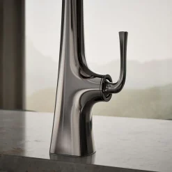 Semi-professional kitchen sink faucet with three-function sprayhead
