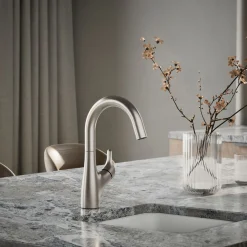 Single-handle bar sink faucet