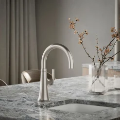 Single-handle bar sink faucet