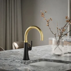 Single-handle bar sink faucet