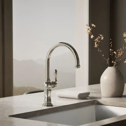 Single-handle kitchen sink faucet