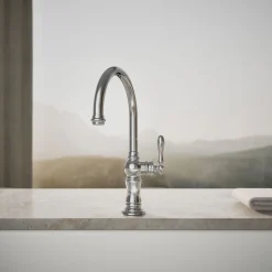 Single-handle kitchen sink faucet