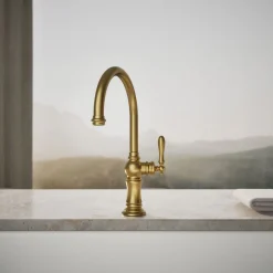 Single-handle kitchen sink faucet