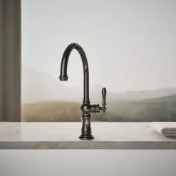 Single-handle kitchen sink faucet