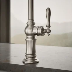 Single-handle kitchen sink faucet