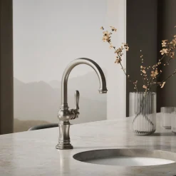 Single-handle kitchen sink faucet