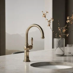 Single-handle kitchen sink faucet