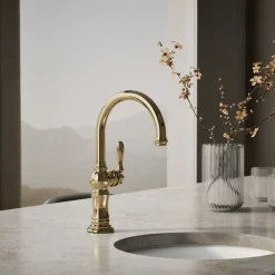 Single-handle kitchen sink faucet