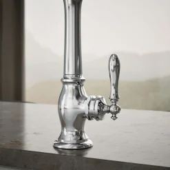 Single-handle kitchen sink faucet with side sprayer