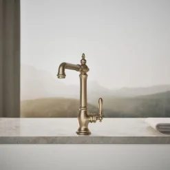 Single-handle kitchen sink faucet