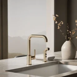 Single-handle kitchen sink faucet with side sprayer