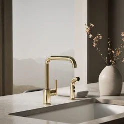 Single-handle kitchen sink faucet with side sprayer
