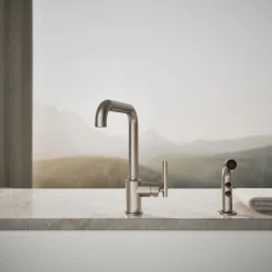 Single-handle kitchen sink faucet with side sprayer