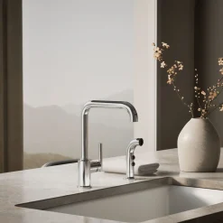 Single-handle kitchen sink faucet with side sprayer