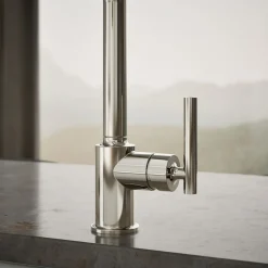 Single-handle kitchen sink faucet