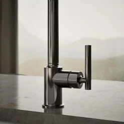Single-handle kitchen sink faucet