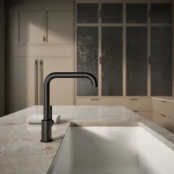 Single-handle kitchen sink faucet
