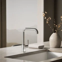 Single-handle kitchen sink faucet